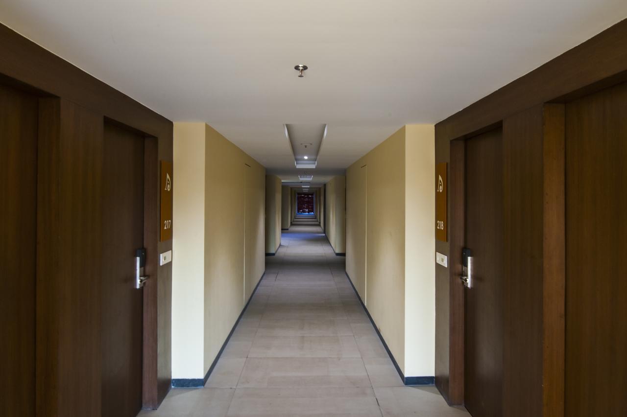 Hotel Atharva Uddzsaín Kültér fotó